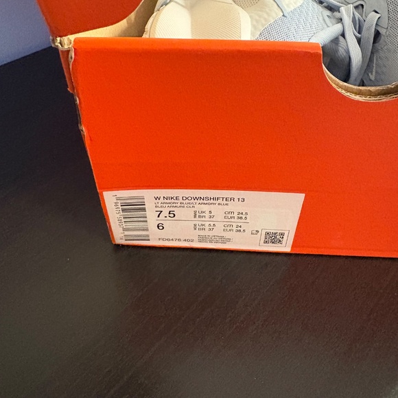 Nike Downshifter 13 Women’s Running Shoe size 7 .5 - Picture 3 of 3